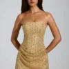 Vestito a trapezio con fascia decorata Amalina in oro Vestito a trapezio con fascia decorata Amalina in oro