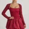 Vestito Aletta con orlo a palloncino decorato in rosso Vestito Aletta con orlo a palloncino decorato in rosso