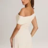 Vestito asimmetrico a trapezio Suhana in modal color avorio Vestito asimmetrico a trapezio Suhana in modal color avorio
