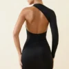 Vestito asimmetrico con ruches e schiena scoperta Alina in nero Vestito asimmetrico con ruches e schiena scoperta Alina in nero