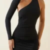 Vestito asimmetrico con ruches e schiena scoperta Alina in nero Vestito asimmetrico con ruches e schiena scoperta Alina in nero