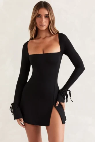Vestito Baize con scollo quadrato e maniche lunghe in nero Vestito Baize con scollo quadrato e maniche lunghe in nero