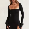 Vestito Baize con scollo quadrato e maniche lunghe in nero Vestito Baize con scollo quadrato e maniche lunghe in nero