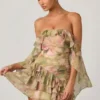 Vestito Birdie con spalle scoperte e volant in stampa floreale multicolore Vestito Birdie con spalle scoperte e volant in stampa floreale multicolore