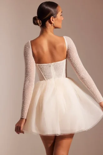 Vestito Calliope con maniche lunghe e gonna in tulle decorato, color avorio