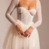 Vestito Calliope con maniche lunghe e gonna in tulle decorato, color avorio Vestito Calliope con maniche lunghe e gonna in tulle decorato, color avorio