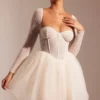 Vestito Calliope con maniche lunghe e gonna in tulle decorato, color avorio Vestito Calliope con maniche lunghe e gonna in tulle decorato, color avorio