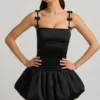 Vestito Cirilla con fiocco e orlo a palloncino arricciato, nero Vestito Cirilla con fiocco e orlo a palloncino arricciato, nero