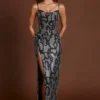 Vestito con collo a cappuccio e spacchi decorati Velia in serpente argento Vestito con collo a cappuccio e spacchi decorati Velia in serpente argento