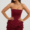 Vestito corto a balze con corpetto a fascia Juliet in rosso bacca