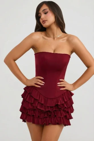 Vestito corto a balze con corpetto a fascia Juliet in rosso bacca