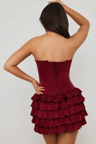 Vestito corto a balze con corpetto a fascia Juliet in rosso bacca