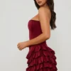 Vestito corto a balze con corpetto a fascia Juliet in rosso bacca