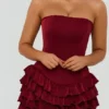 Vestito corto a balze con corpetto a fascia Juliet in rosso bacca