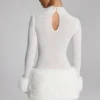 Vestito corto a collo alto con bordi in pelliccia sintetica Belladonna in bianco