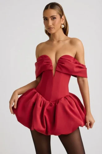 Vestito corto a corpetto con spalle scoperte e orlo a palloncino a strati Jessamy in rosso vero