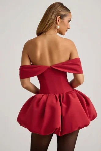 Vestito corto a corpetto con spalle scoperte e orlo a palloncino a strati Jessamy in rosso vero