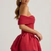 Vestito corto a corpetto con spalle scoperte e orlo a palloncino a strati Jessamy in rosso vero