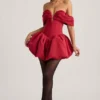 Vestito corto a corpetto con spalle scoperte e orlo a palloncino a strati Jessamy in rosso vero