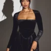Vestito corto a corsetto a maniche lunghe in velluto Tera, nero jet Vestito corto a corsetto a maniche lunghe in velluto Tera, nero jet