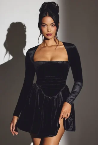 Vestito corto a corsetto a maniche lunghe in velluto Tera, nero jet