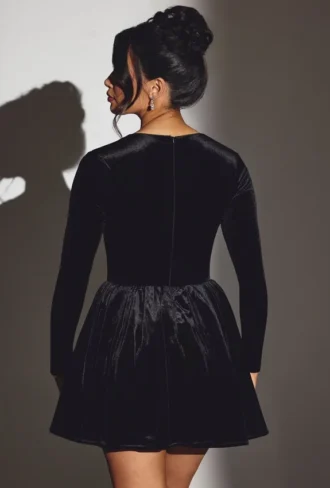 Vestito corto a corsetto a maniche lunghe in velluto Tera, nero jet