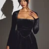 Vestito corto a corsetto a maniche lunghe in velluto Tera, nero jet Vestito corto a corsetto a maniche lunghe in velluto Tera, nero jet