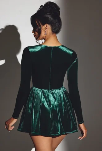 Vestito corto a corsetto con maniche lunghe in velluto Tera, verde smeraldo