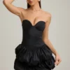 Vestito corto a corsetto con orlo a palloncino in raso Laela, nero