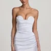 Vestito corto a corsetto con ruches Tirza in bianco