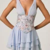 Vestito corto a corsetto con volant decorati Sakura in blu floreale Vestito corto a corsetto con volant decorati Sakura in blu floreale