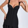 Vestito corto a corsetto con volant e bottoni Cassandra in nero Vestito corto a corsetto con volant e bottoni Cassandra in nero