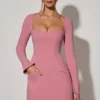 Vestito corto A-line a maniche lunghe con scollo a cuore Corinne in rosa antico Vestito corto A-line a maniche lunghe con scollo a cuore Corinne in rosa antico