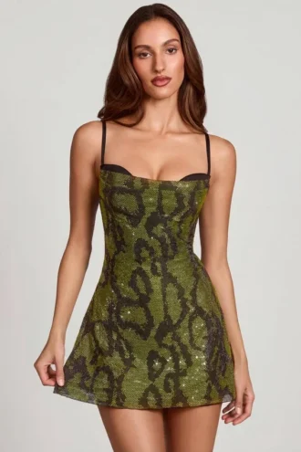 Vestito corto A-line con collo a cappuccio e decorazioni Dianora in stampa serpente verde