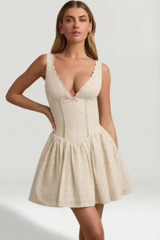 Vestito corto A-line con fiocco in broderie anglaise Sabina, colore avorio Vestito corto A-line con fiocco in broderie anglaise Sabina, colore avorio