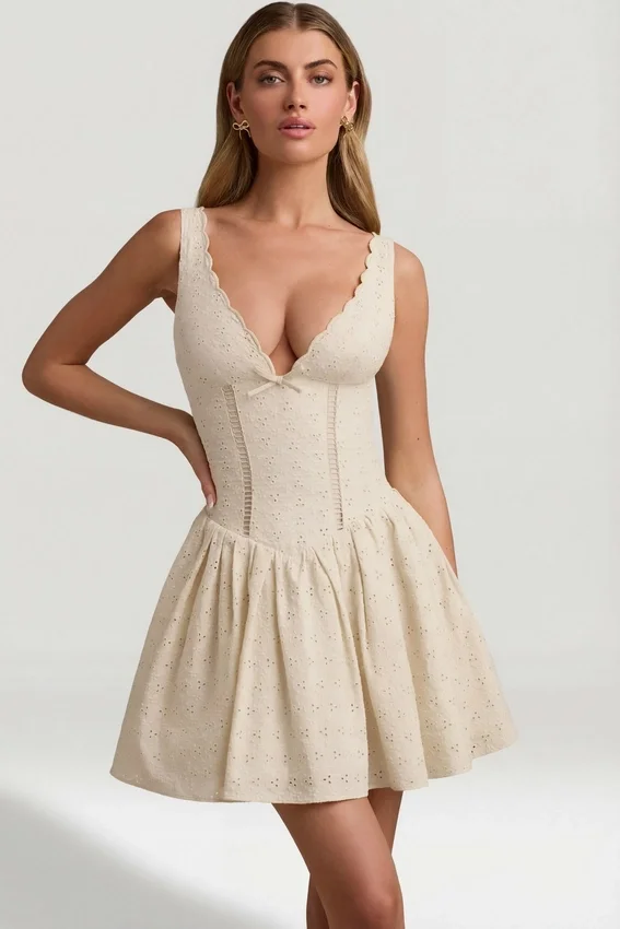 Vestito corto A-line con fiocco in broderie anglaise Sabina, colore avorio Vestito corto A-line con fiocco in broderie anglaise Sabina, colore avorio
