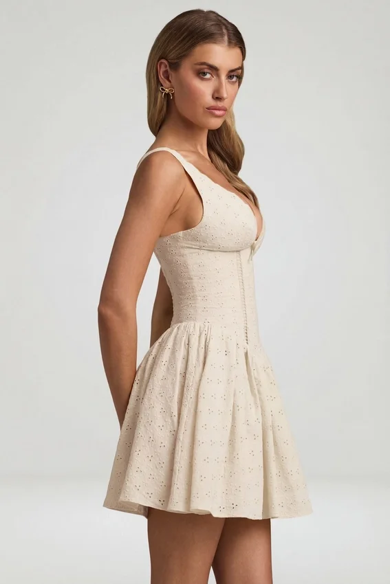 Vestito corto A-line con fiocco in broderie anglaise Sabina, colore avorio Vestito corto A-line con fiocco in broderie anglaise Sabina, colore avorio