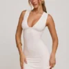 Vestito corto A-line con ruches sul busto Rio in bianco Vestito corto A-line con ruches sul busto Rio in bianco