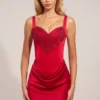 Vestito corto A-line con scollo a cuore in raso Ellis, colore rosso rosa Vestito corto A-line con scollo a cuore in raso Ellis, colore rosso rosa