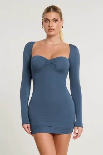 Vestito corto a maniche lunghe con ruches in misto modal e cashmere Perrie in blu navy