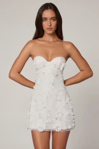 Vestito corto a trapezio con fascia decorata Edita in bianco