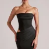 Vestito corto aderente a fascia Veda in nero Vestito corto aderente a fascia Veda in nero