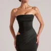 Vestito corto aderente a fascia Veda in nero Vestito corto aderente a fascia Veda in nero