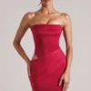 Vestito corto aderente a fascia Veda in rosso ciliegia