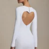 Vestito corto aderente con cut-out a forma di cuore Adelia in bianco Vestito corto aderente con cut-out a forma di cuore Adelia in bianco