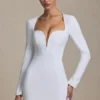 Vestito corto aderente con cut-out a forma di cuore Adelia in bianco Vestito corto aderente con cut-out a forma di cuore Adelia in bianco