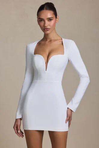 Vestito corto aderente con cut-out a forma di cuore Adelia in bianco
