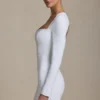 Vestito corto aderente con cut-out a forma di cuore Adelia in bianco Vestito corto aderente con cut-out a forma di cuore Adelia in bianco