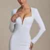 Vestito corto aderente con cut-out a forma di cuore Adelia in bianco Vestito corto aderente con cut-out a forma di cuore Adelia in bianco