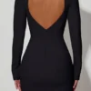 Vestito corto aderente con cut-out a forma di cuore Adelia in nero Vestito corto aderente con cut-out a forma di cuore Adelia in nero